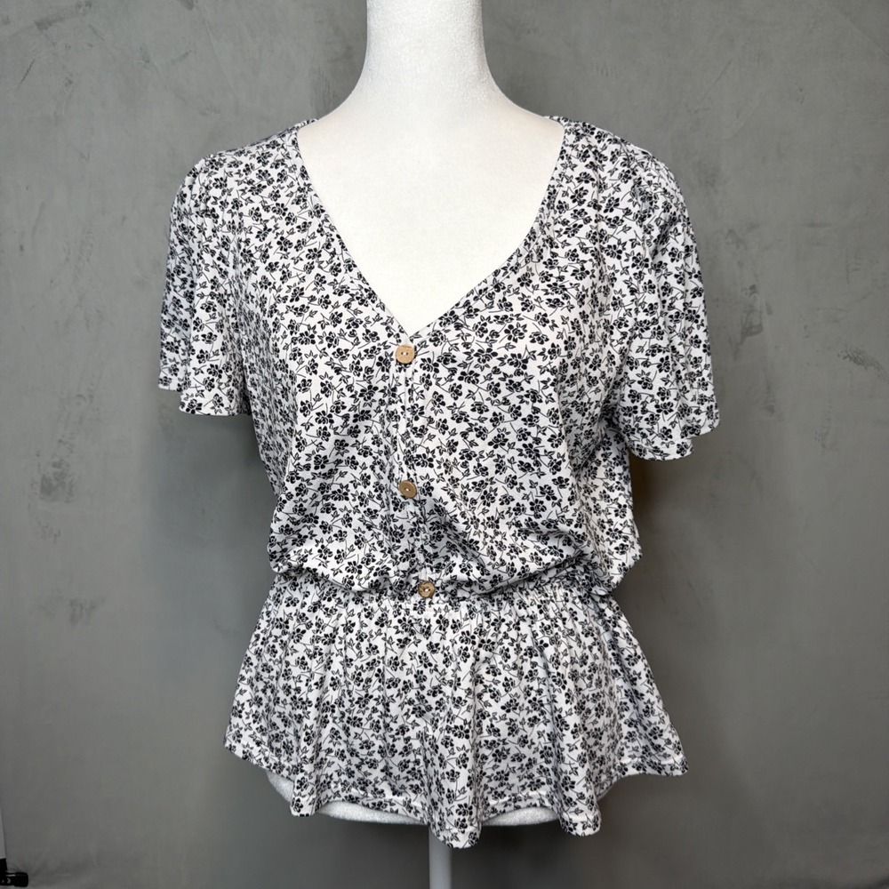 Lavish Life Women's Peplum Top Medium Floral Button Front Stretch Blouse